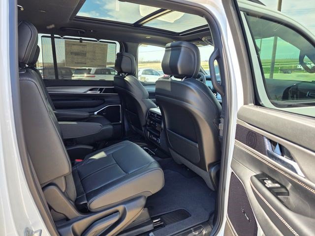New 2026 Jeep Grand Wagoneer Limited AWD/4WD image 16