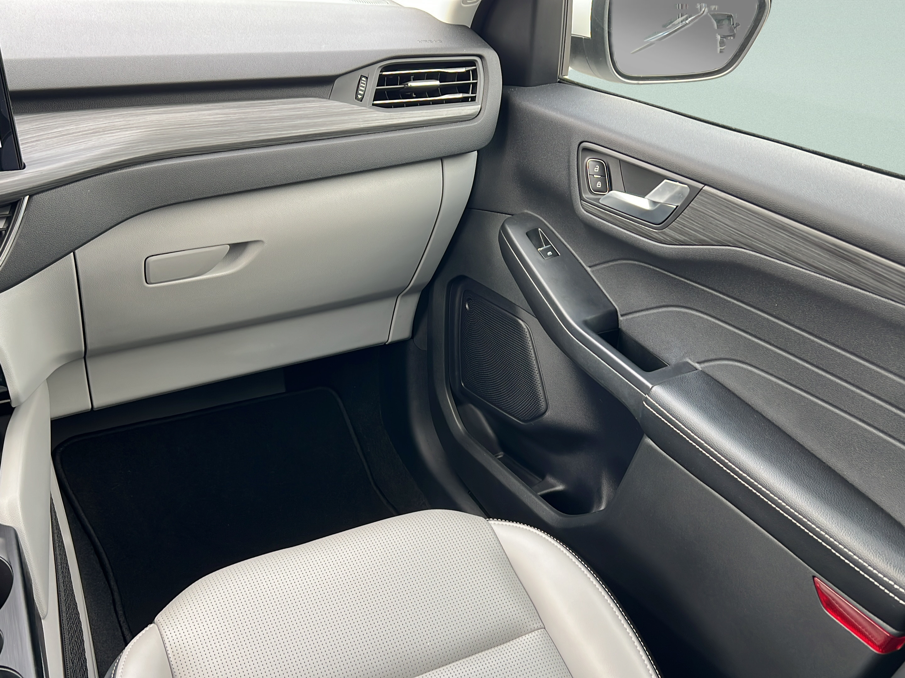 Used 2023 Ford Escape Platinum FWD image 14