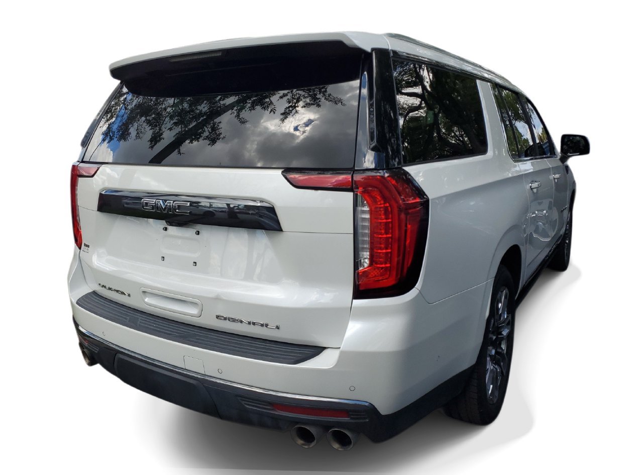 Used 2023 GMC Yukon XL Denali Ultimate AWD/4WD image 4