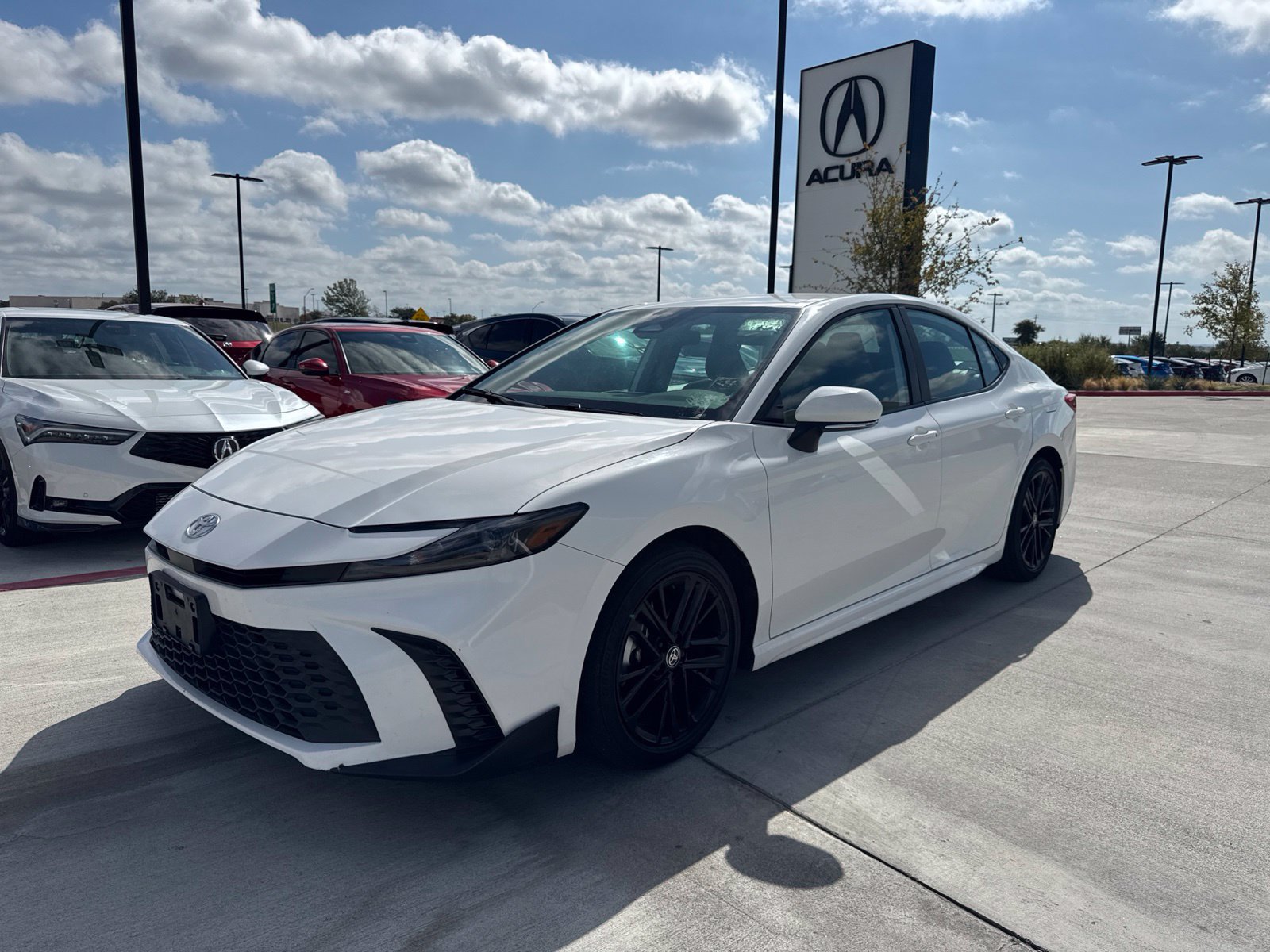 Used 2025 Toyota Camry SE FWD image 4