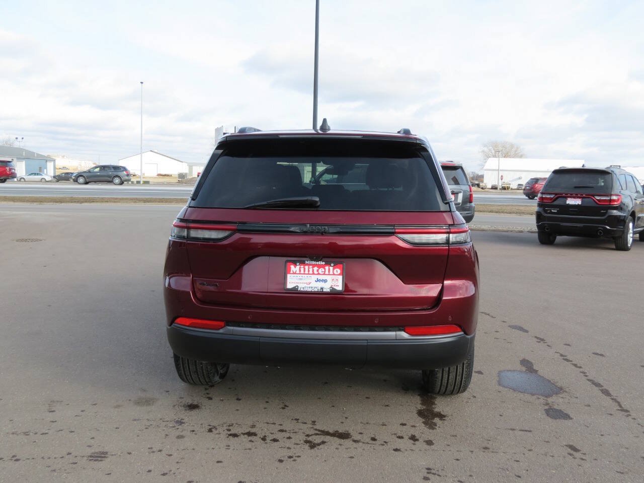 New 2026 Jeep Grand Cherokee Limited w/ Limited Altitude Package AWD/4WD image 7