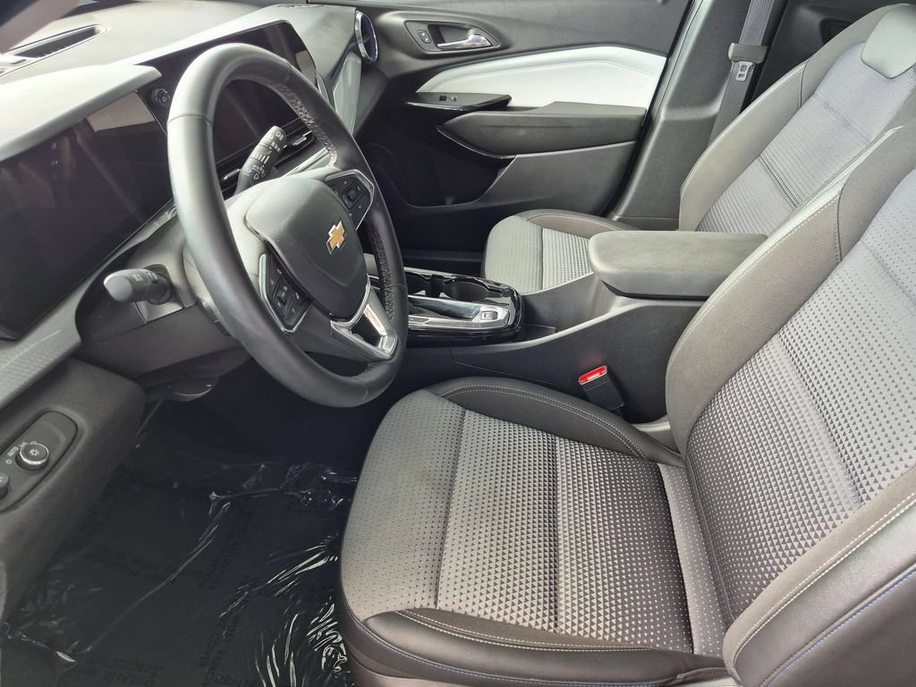 Used 2025 Chevrolet Trax LT w/ LT Convenience Package FWD image 23