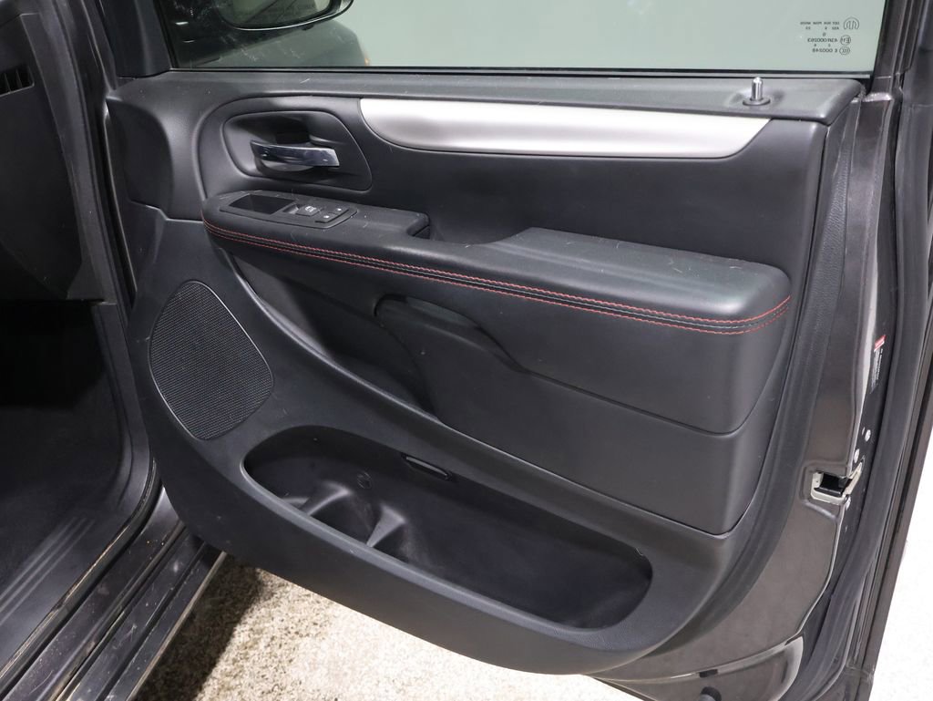 Used 2017 Dodge Grand Caravan GT image 23