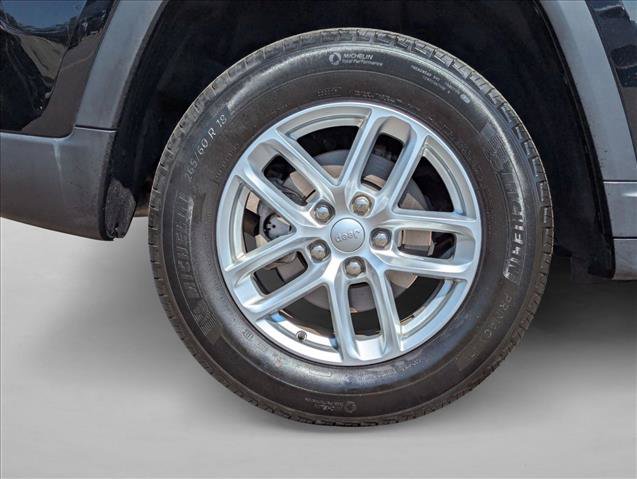 Used 2023 Jeep Grand Cherokee Laredo AWD/4WD image 24