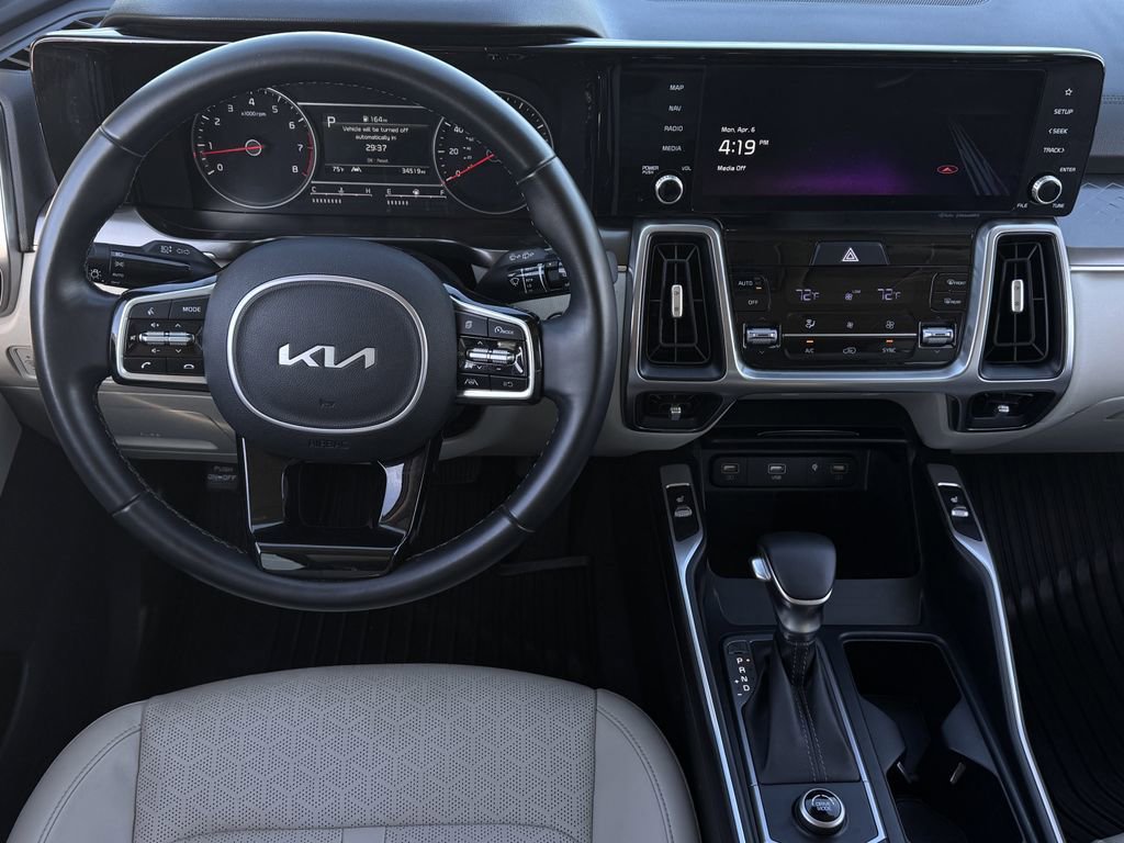Used 2023 Kia Sorento S FWD image 11