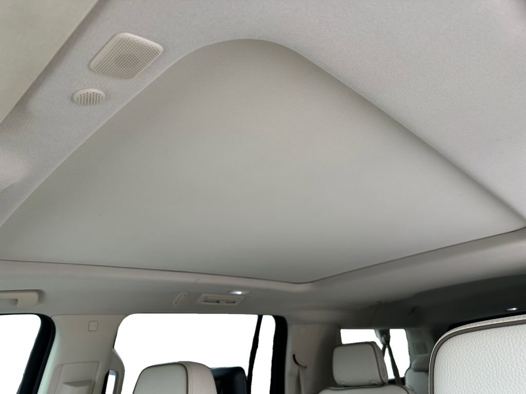 Used 2021 GMC Yukon XL Denali AWD/4WD image 12
