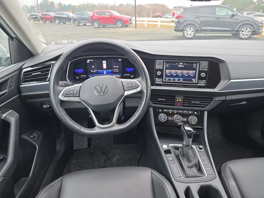 Used 2023 Volkswagen Jetta SE FWD image 13