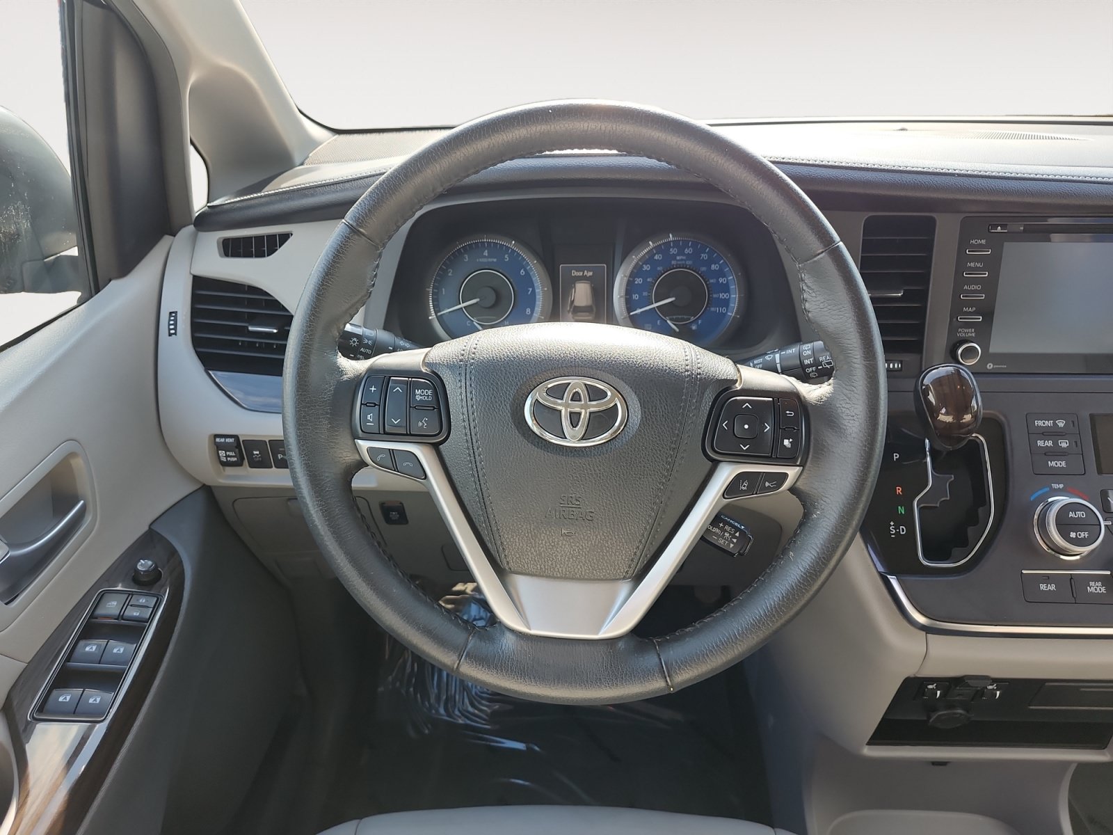 Used 2018 Toyota Sienna XLE w/ XLE Navigation Package AWD/4WD image 12