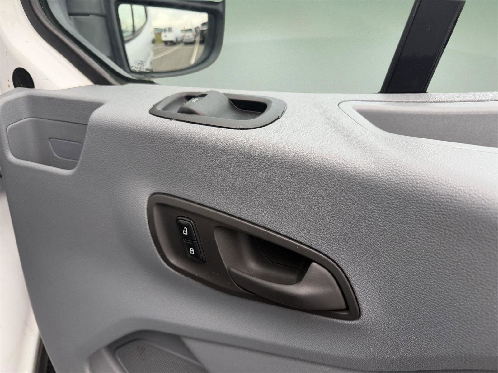 Used 2015 Ford Transit 350 XLT image 23