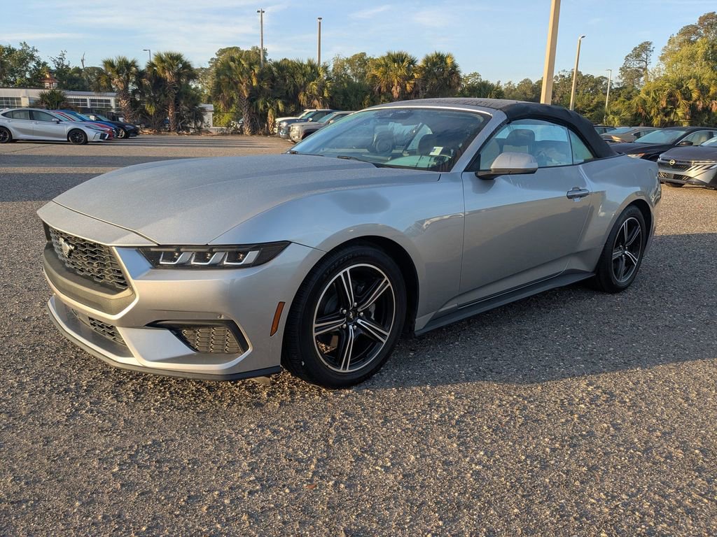 Used 2024 Ford Mustang Convertible RWD image 8