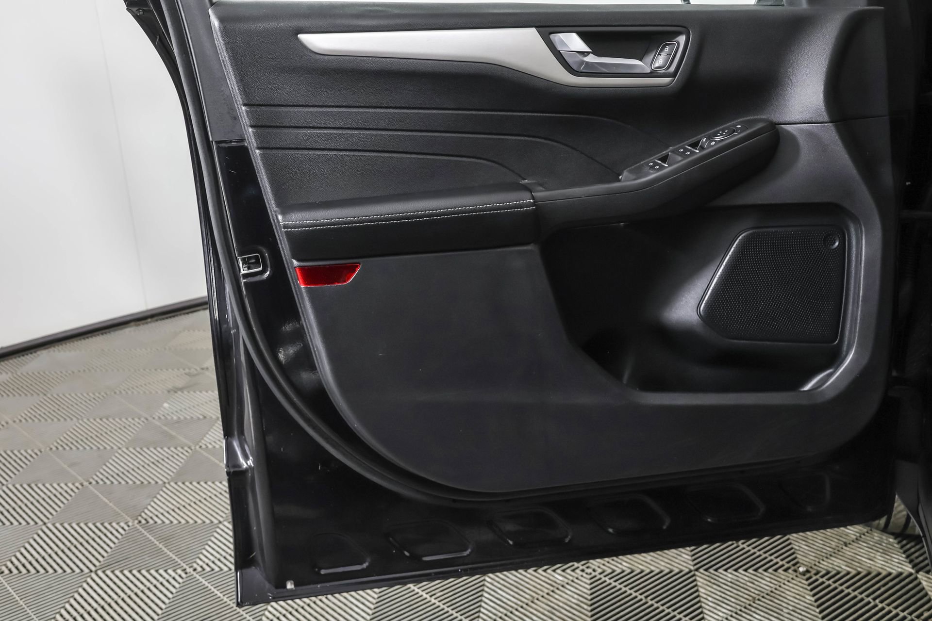 Used 2021 Ford Escape SE image 33