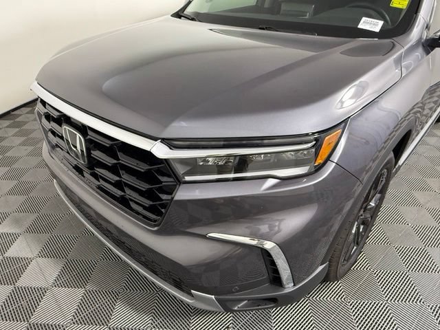 Used 2025 Honda Pilot Touring image 10