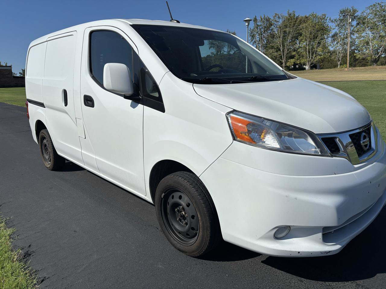 Used 2020 Nissan NV200 SV w/ Back Door Glass Package FWD image 3