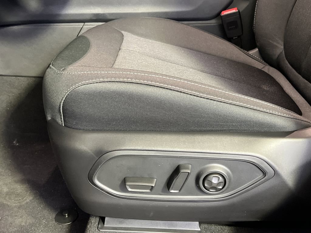 New 2025 Jeep Grand Cherokee Laredo image 13