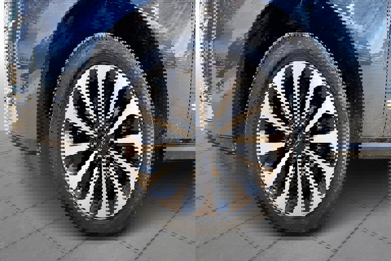 Certified 2024 Lincoln Navigator L Reserve image 10