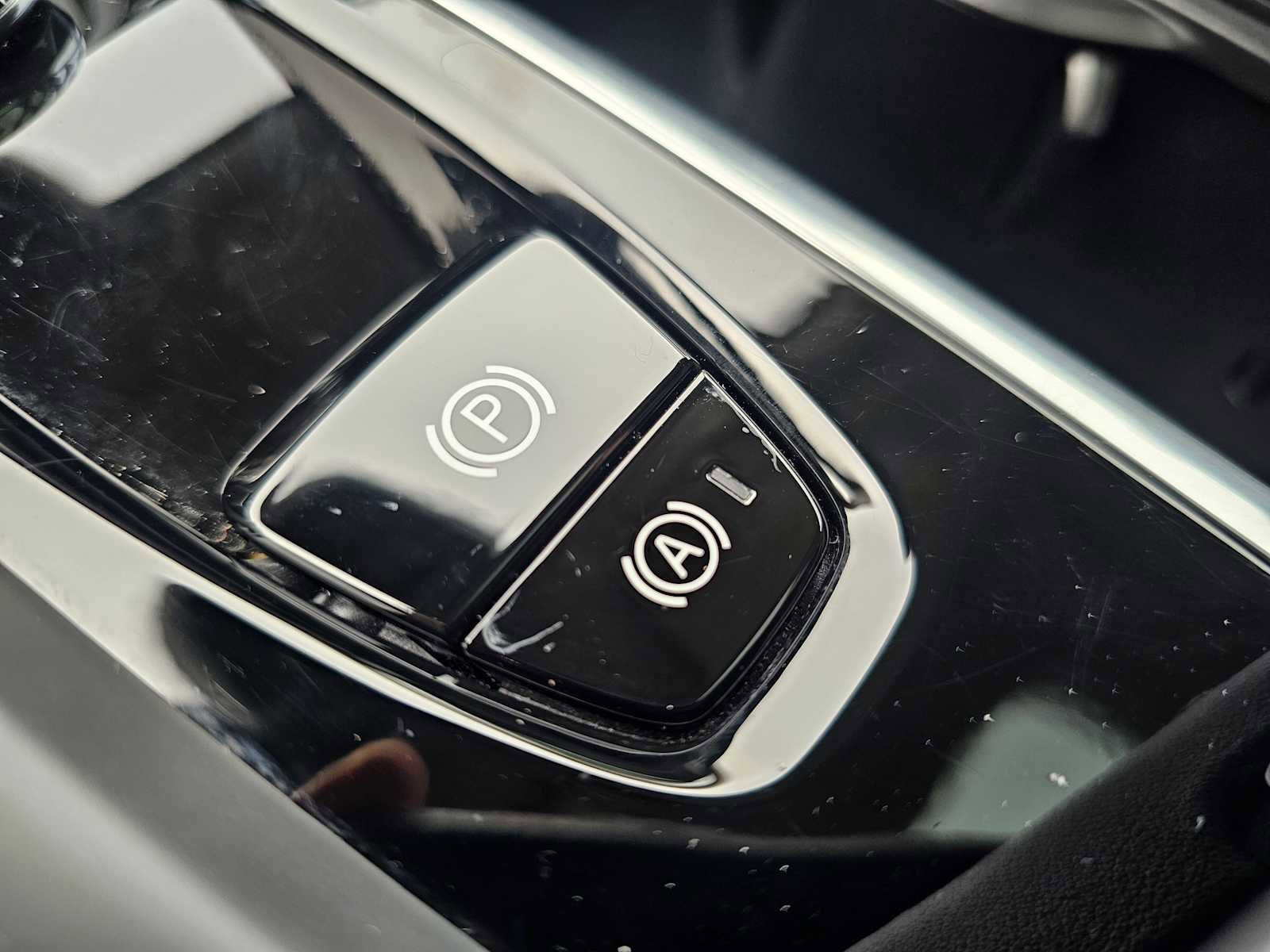 Certified 2025 Volvo XC60 B5 Core w/ Protection Package Premier image 38