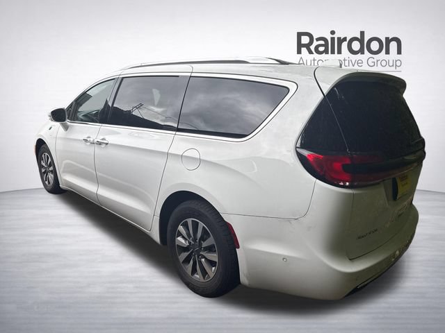 Used 2021 Chrysler Pacifica Touring-L FWD image 5