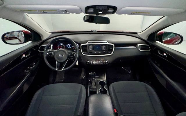 Used 2017 Kia Sorento LX image 17