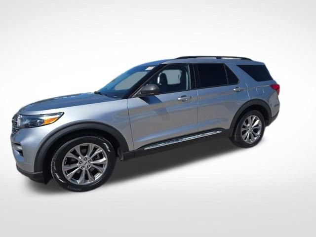Used 2022 Ford Explorer XLT w/ Equipment Group 202A image 6