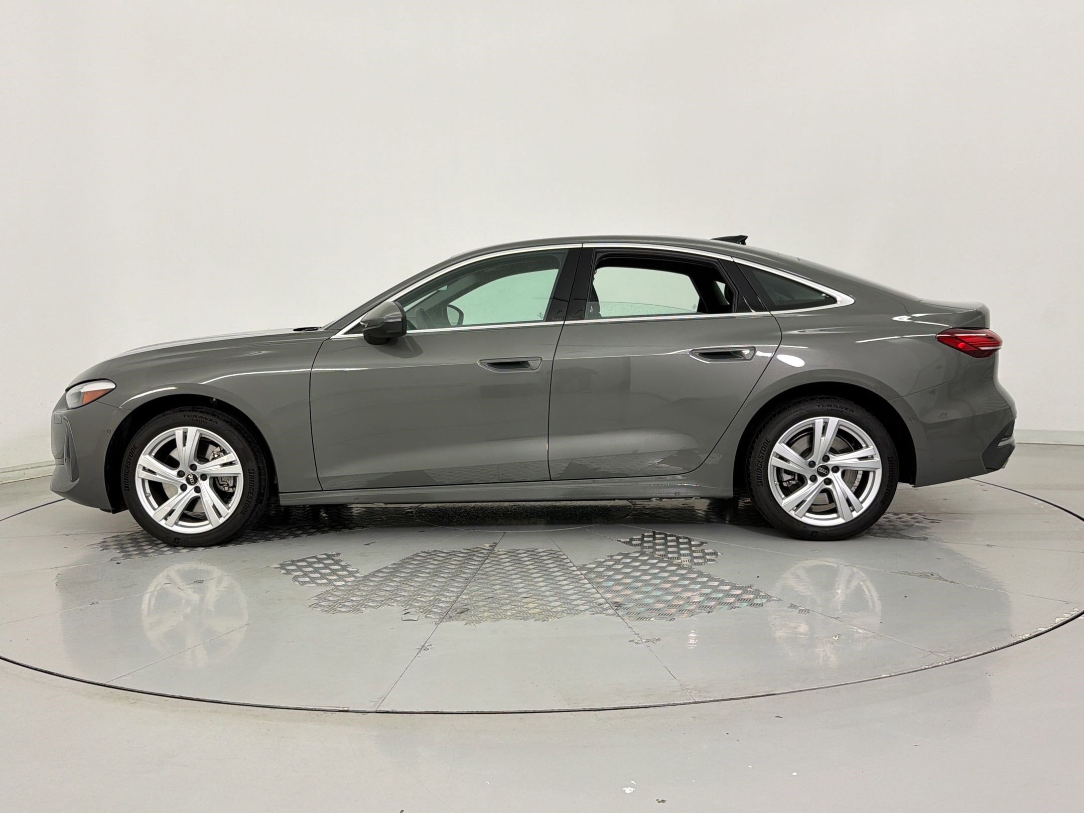 Used 2025 Audi A5 2.0T Premium w/ Convenience Package AWD/4WD image 2