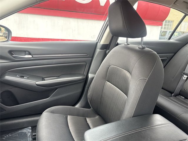 Used 2024 Nissan Altima 2.5 SV image 23