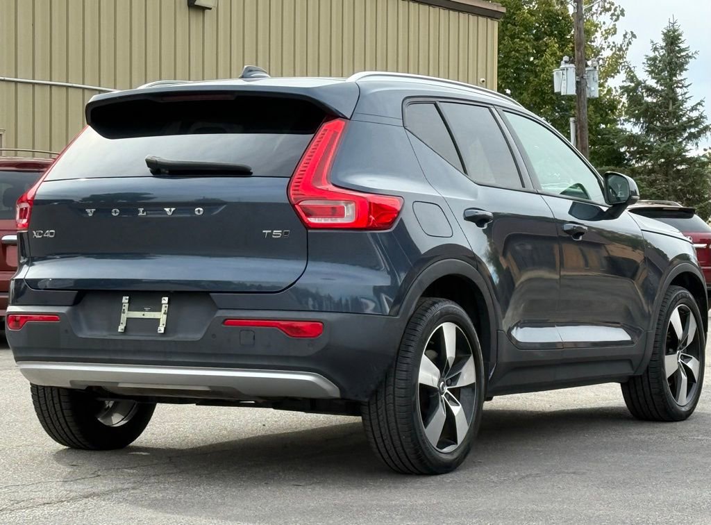 Used 2021 Volvo XC40 T5 Momentum w/ Premium Package image 6