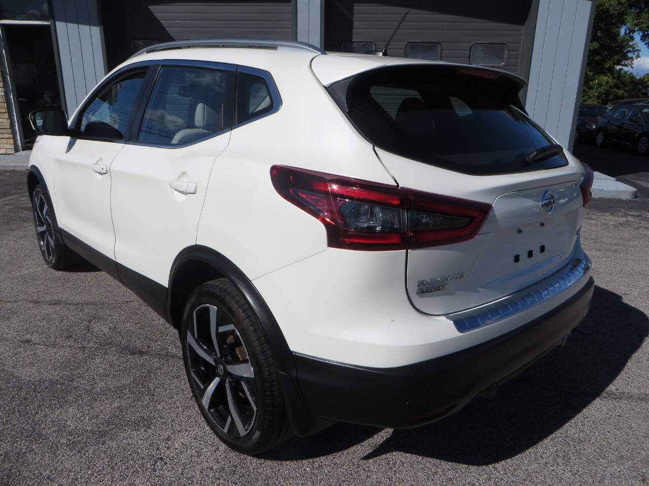 Used 2022 Nissan Rogue Sport SL w/ Premium Package image 34