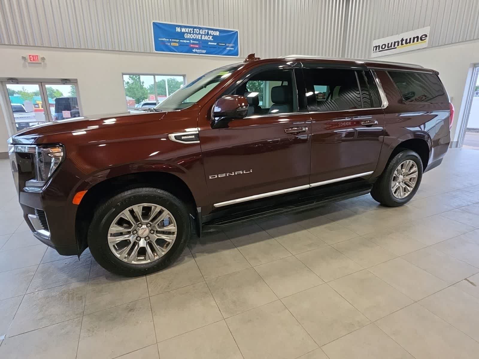Used 2023 GMC Yukon XL Denali AWD/4WD image 15