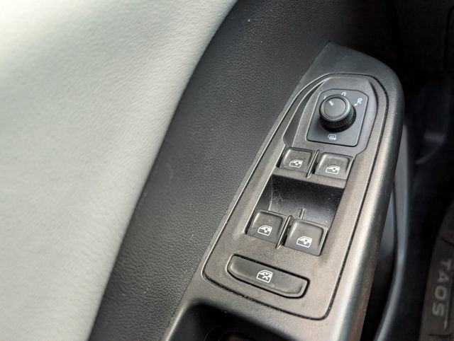 Used 2022 Volkswagen Taos SE image 27