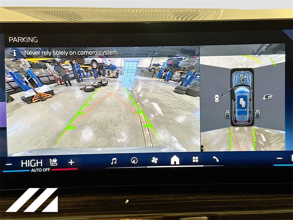 Used 2024 BMW X7 xDrive40i w/ Premium Package image 16