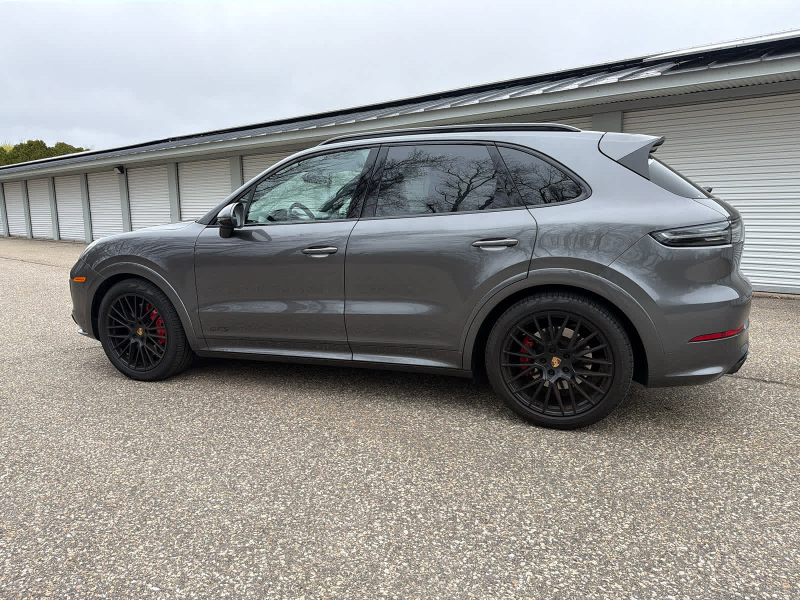 Used 2023 Porsche Cayenne GTS AWD/4WD image 3