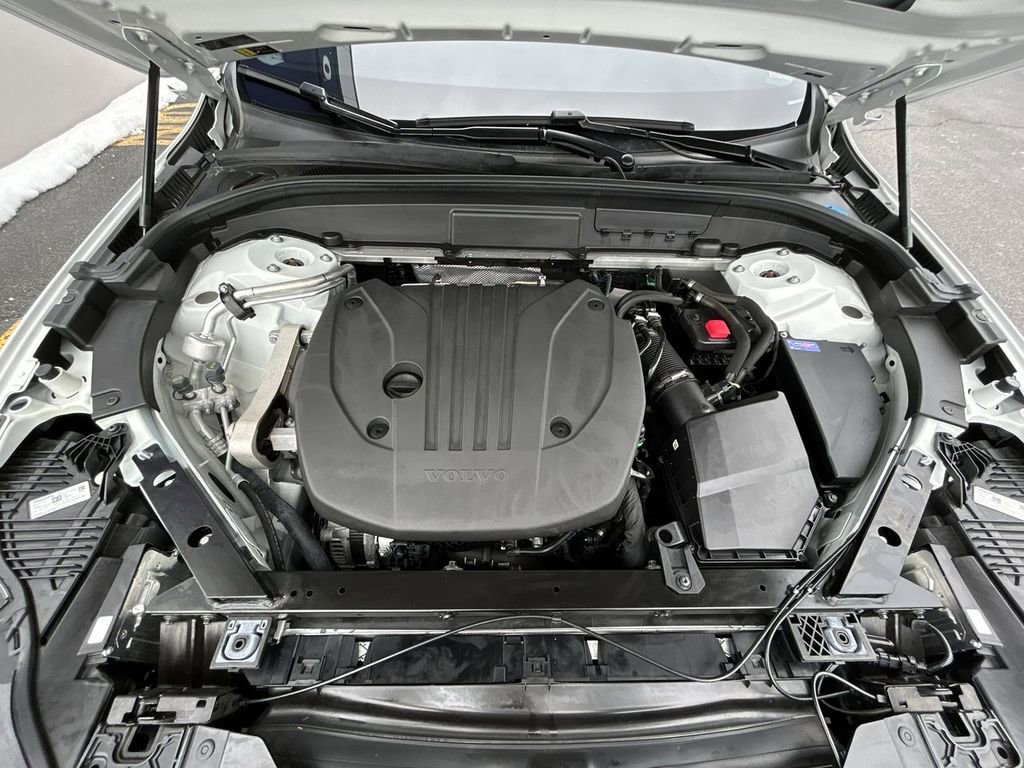 Certified 2023 Volvo XC60 B5 Plus w/ Climate Package image 14
