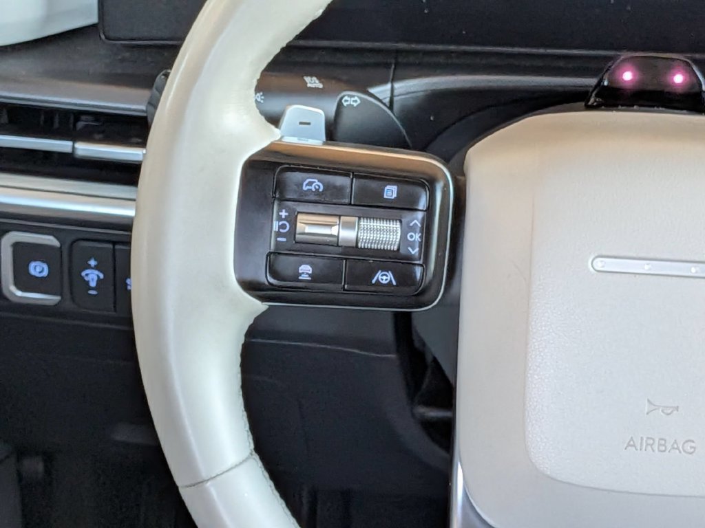 Used 2025 Hyundai Santa Fe SEL AWD/4WD image 14