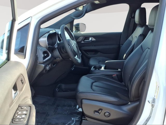 New 2026 Chrysler Pacifica Select image 9
