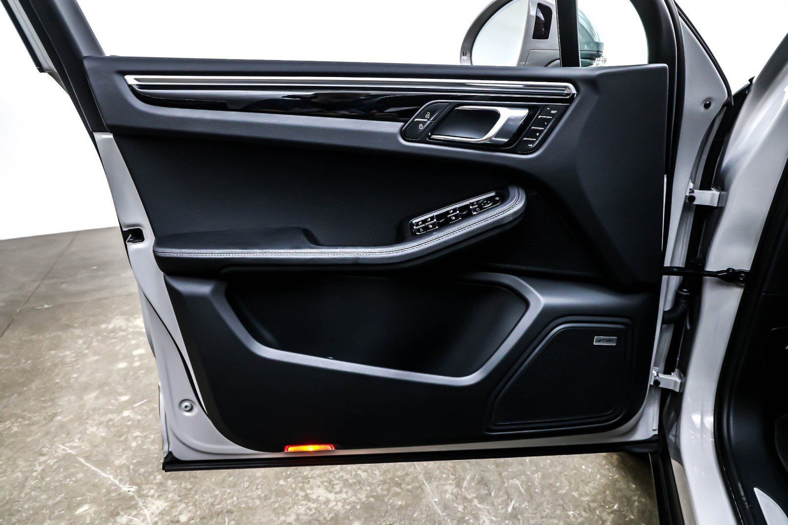 Used 2024 Porsche Macan S image 21