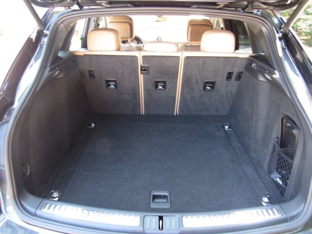 Certified 2026 Porsche Macan AWD/4WD image 17