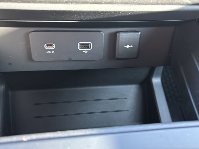 Used 2023 Land Rover Defender 110 X image 28