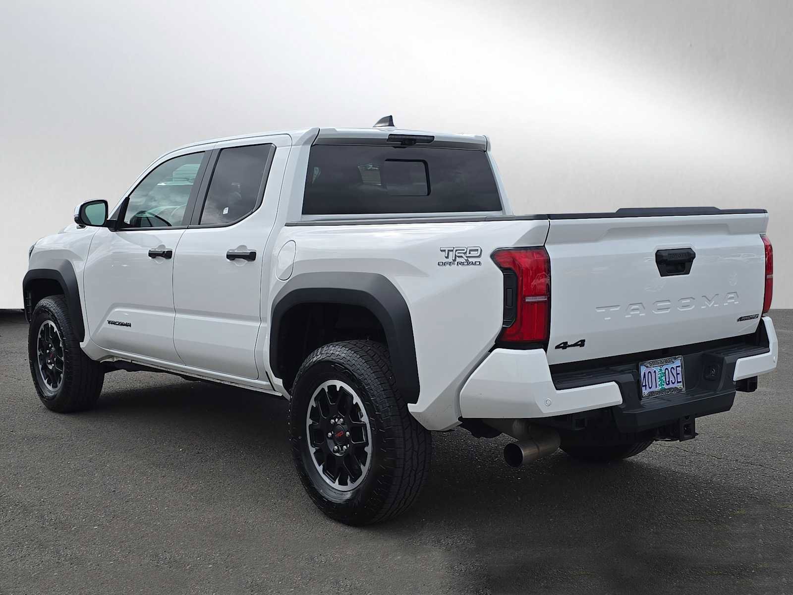 Used 2025 Toyota Tacoma TRD Off-Road w/ TRD Off Road Premium Package AWD/4WD image 6
