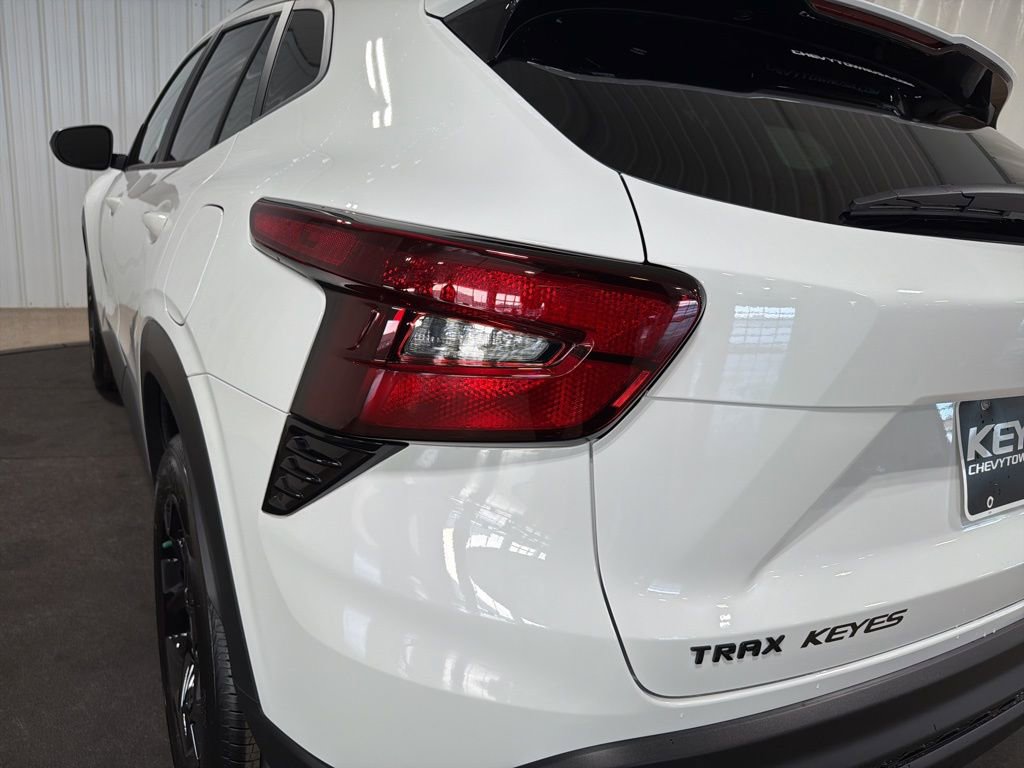 New 2026 Chevrolet Trax LT w/ Sunroof Package image 15