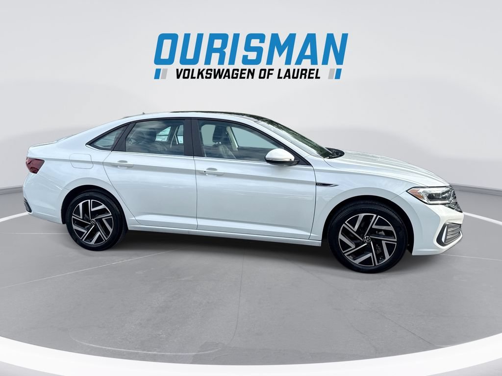 Used 2024 Volkswagen Jetta SEL FWD image 9