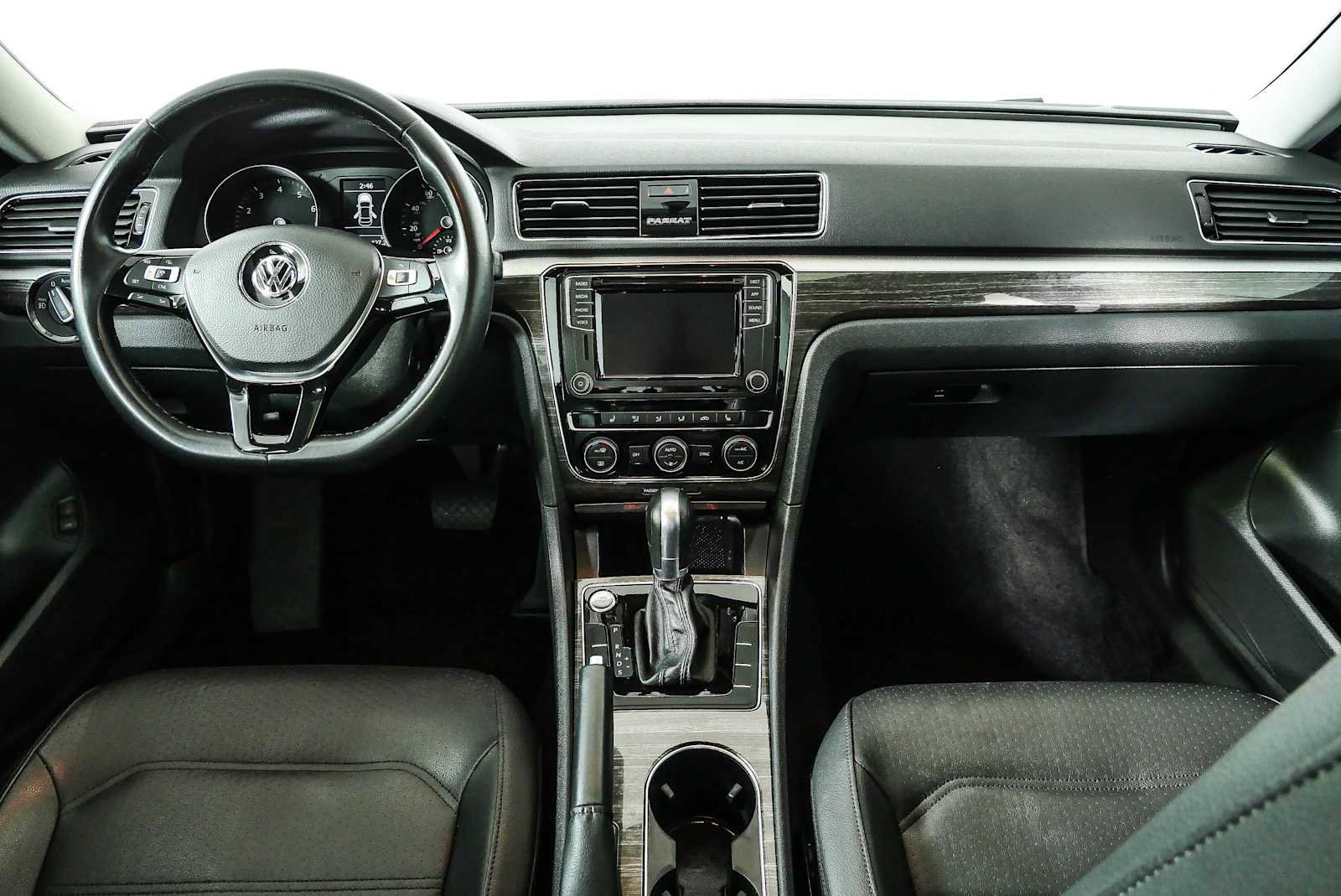 Used 2018 Volkswagen Passat 2.0T SE FWD image 18