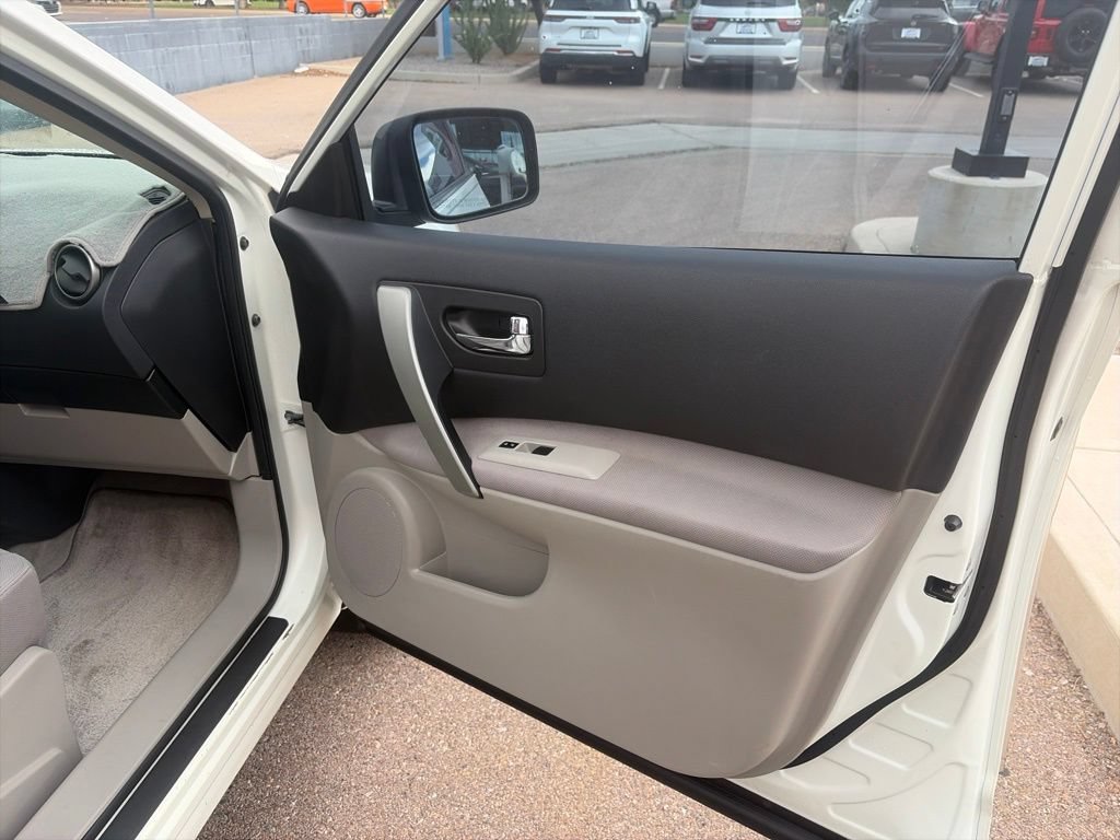 Used 2013 Nissan Rogue SV FWD image 16