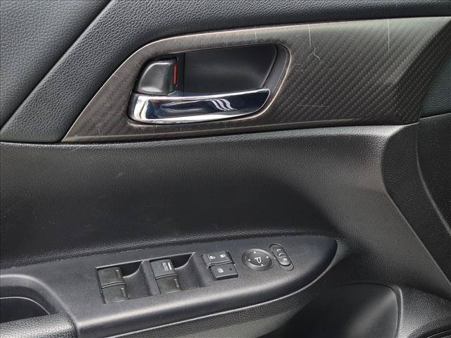 Used 2017 Honda Accord Sport image 2