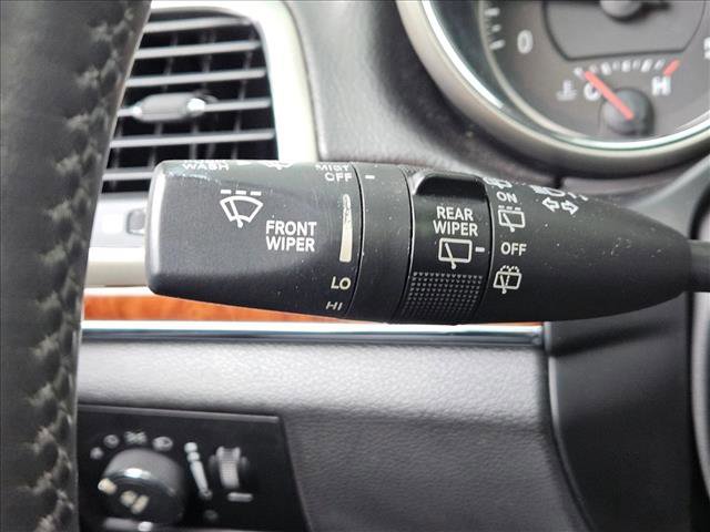 Used 2013 Jeep Grand Cherokee Limited w/ Luxury Group II image 18