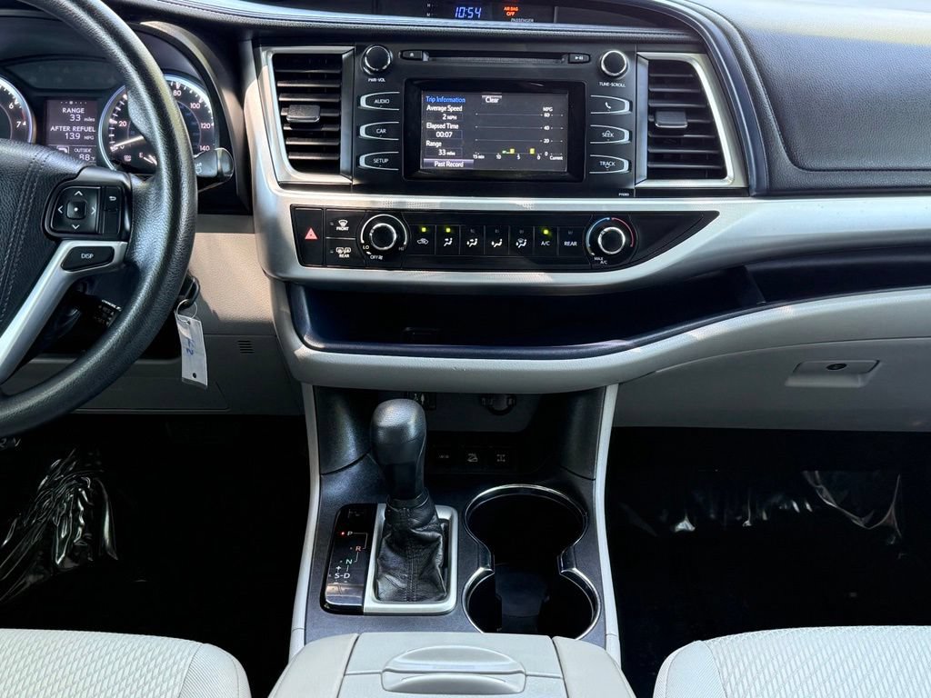 Used 2016 Toyota Highlander LE AWD/4WD image 27