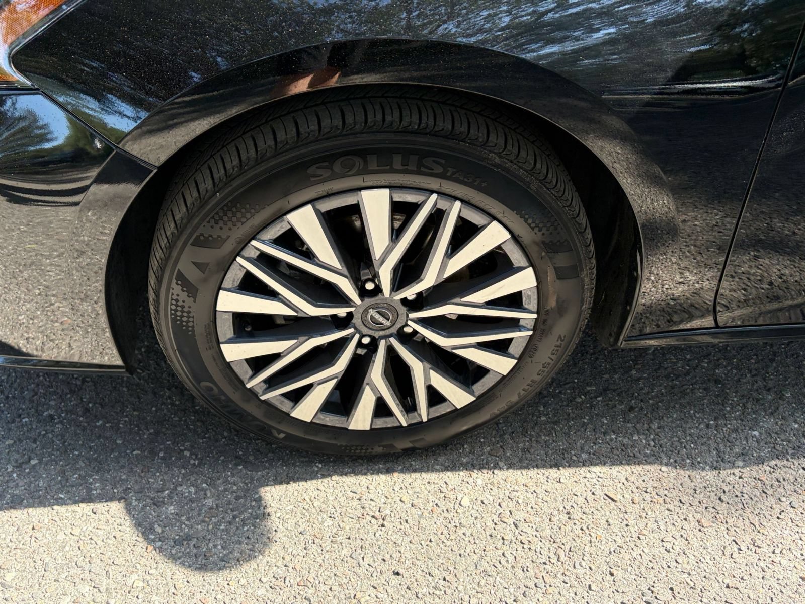 Used 2025 Nissan Altima 2.5 SV FWD image 25