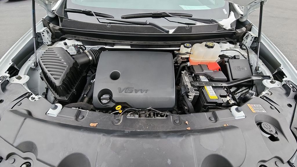 Used 2023 Chevrolet Traverse LT image 30