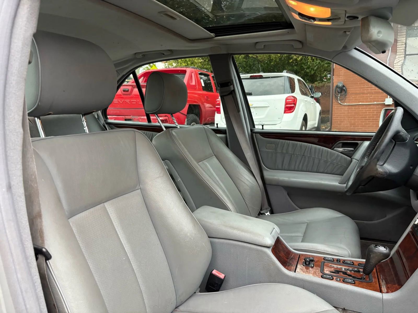 Used 1999 Mercedes-Benz E 320 Sedan image 20