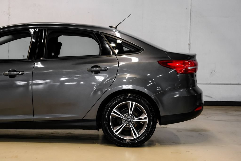 Used 2018 Ford Focus SE w/ SE Appearance Package FWD image 13