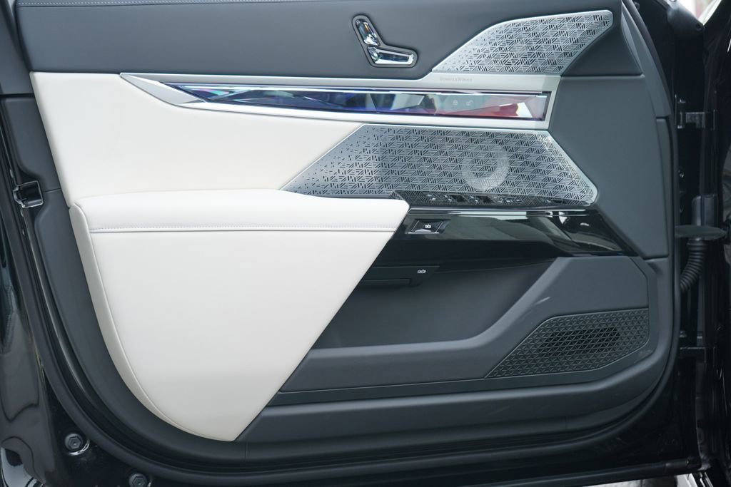 New 2026 BMW 760i xDrive w/ Executive Package image 10